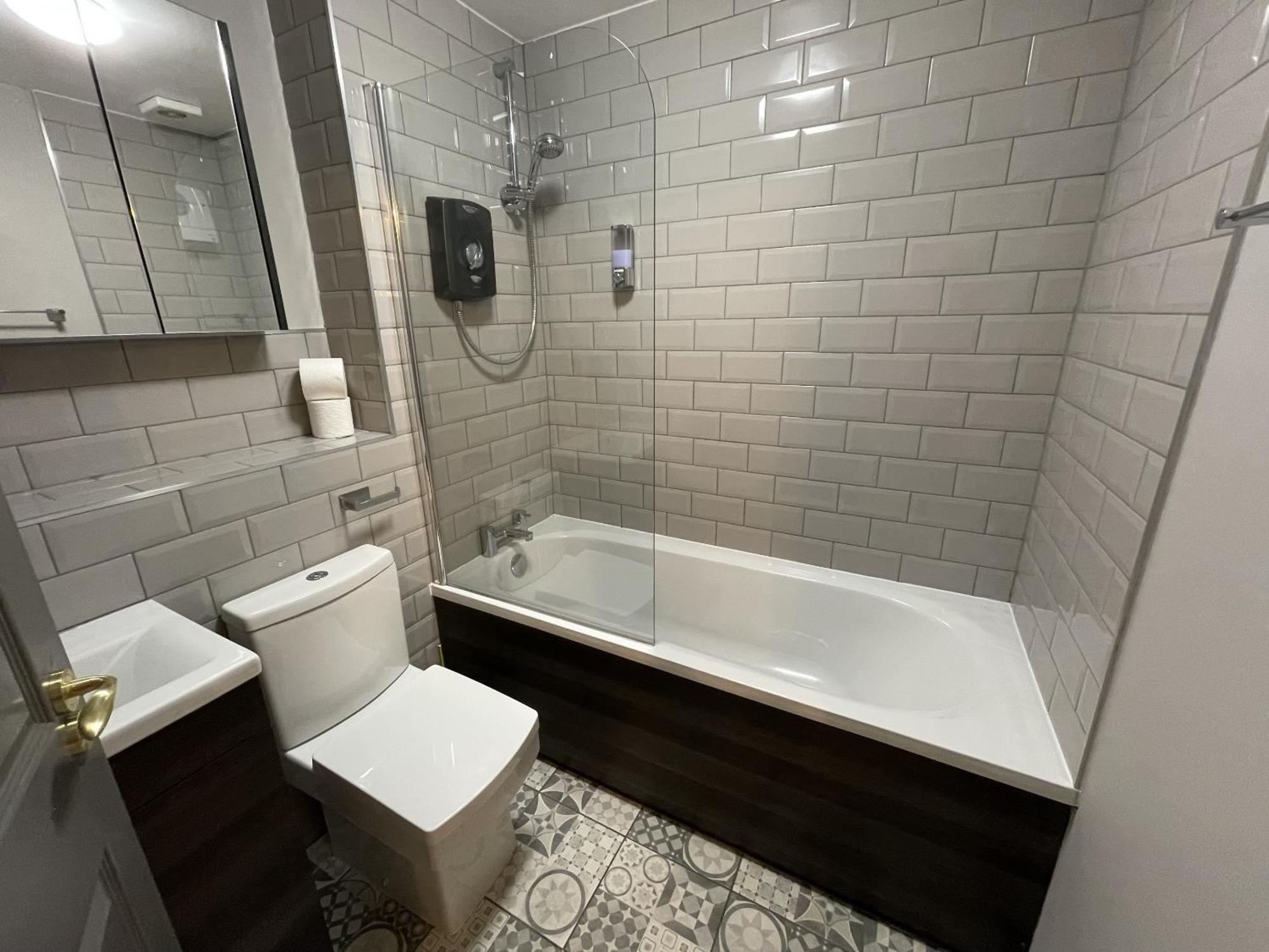 No24 - 2-Bed Boutique Apartment - Hosted By Hutch Lifestyle Лимингтон Экстерьер фото