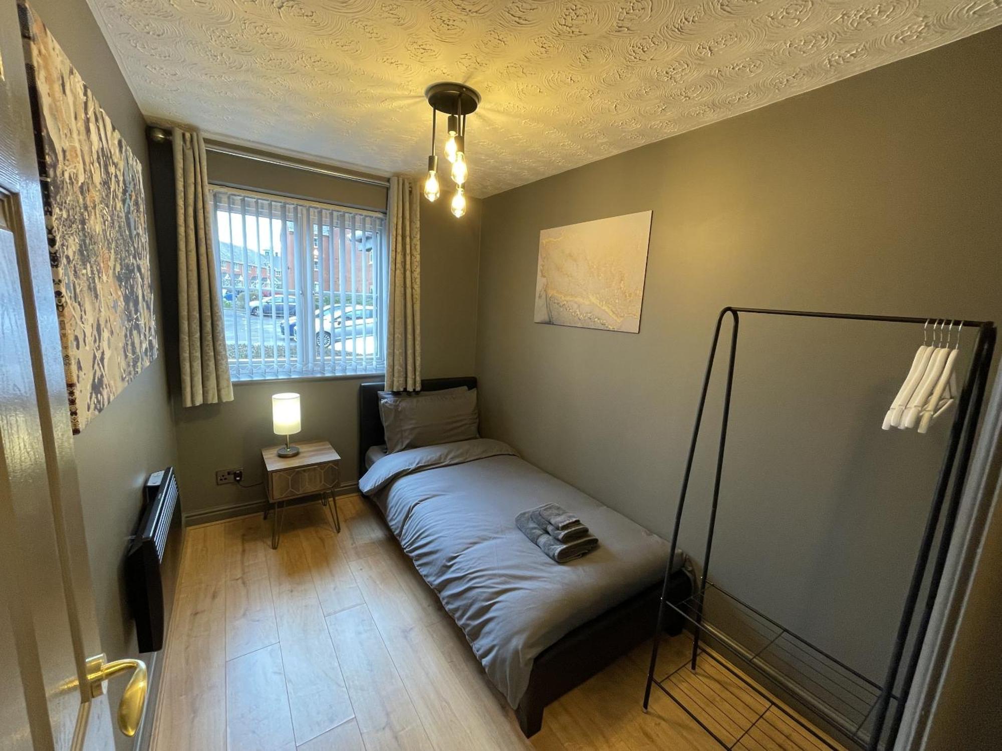 No24 - 2-Bed Boutique Apartment - Hosted By Hutch Lifestyle Лимингтон Экстерьер фото