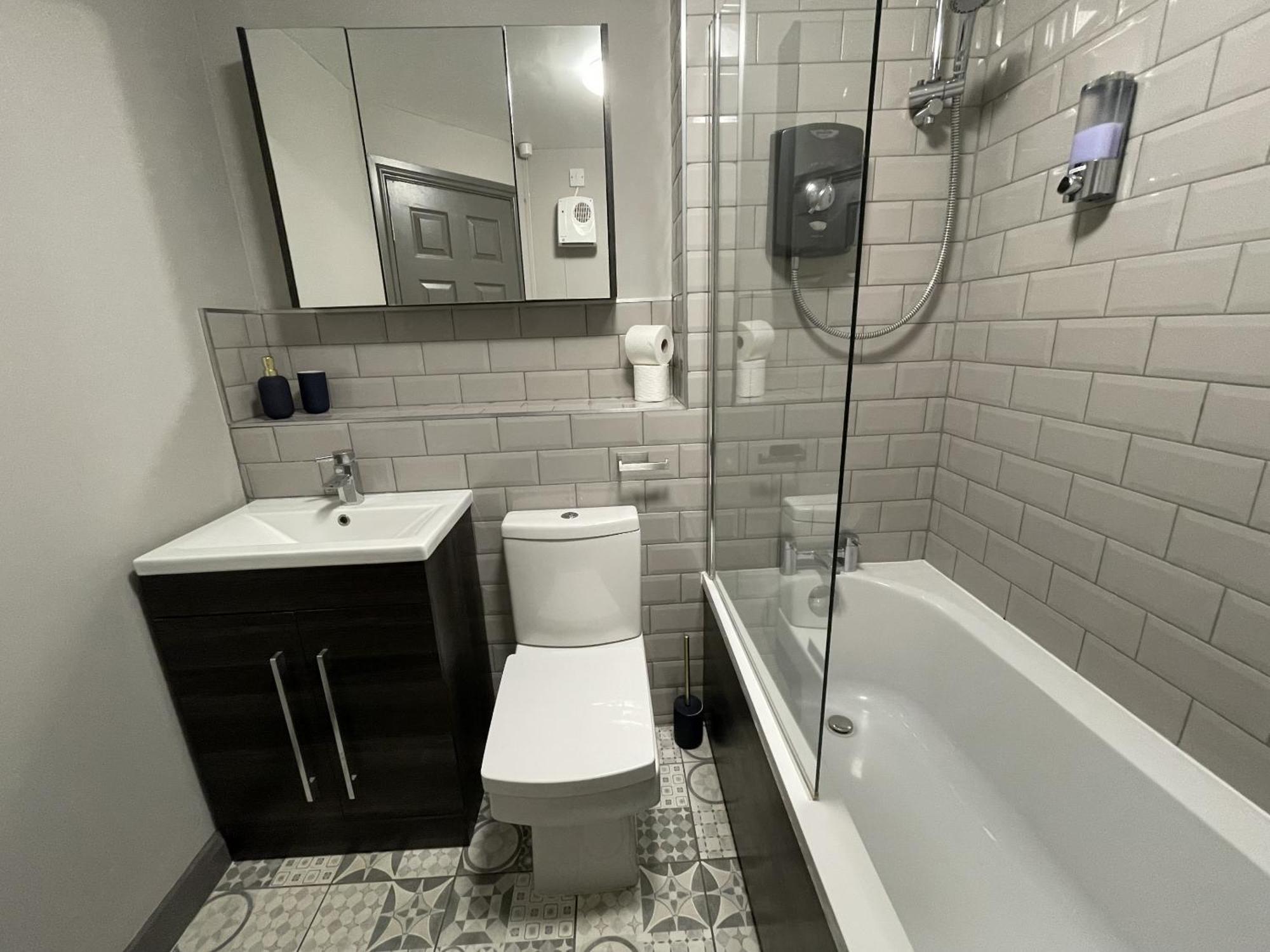 No24 - 2-Bed Boutique Apartment - Hosted By Hutch Lifestyle Лимингтон Экстерьер фото