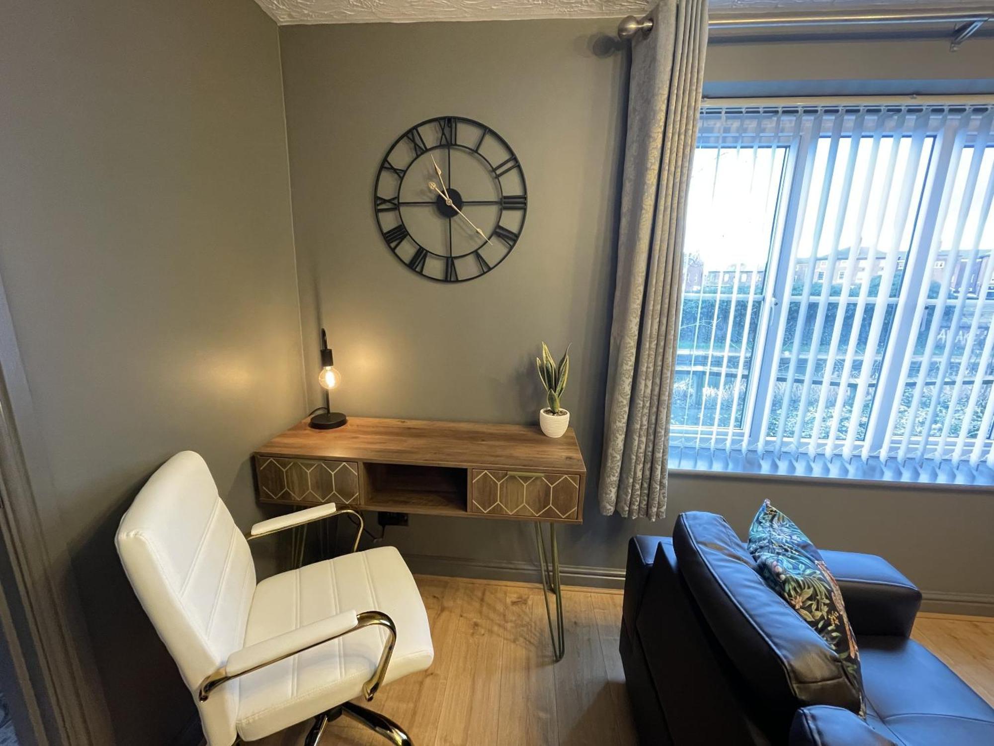 No24 - 2-Bed Boutique Apartment - Hosted By Hutch Lifestyle Лимингтон Экстерьер фото